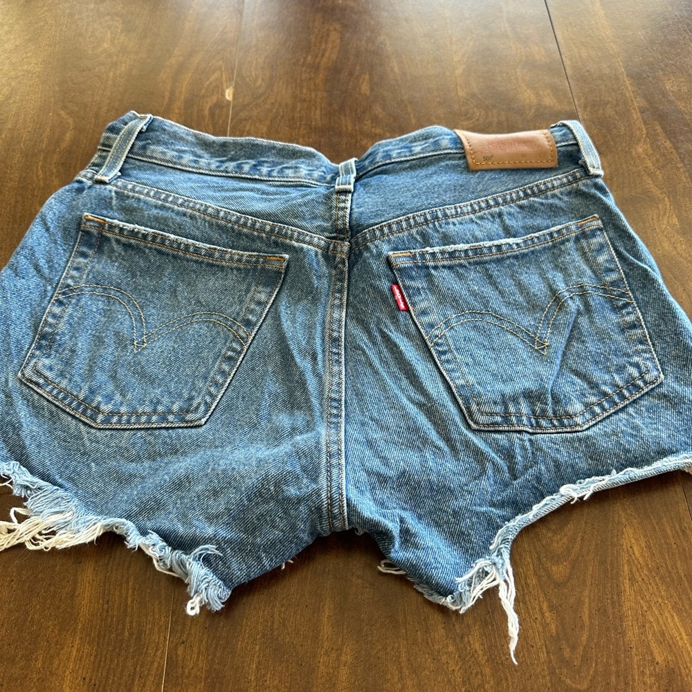 Levi’s shorts size 27